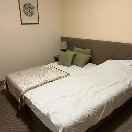 Quiet Latinka Apartment *